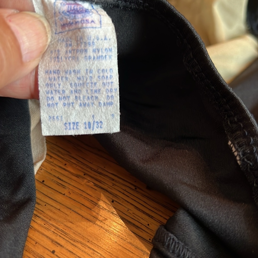 Roxanne 2pc black white gold swimsuit underwirebra size10/cup32D.Gently used. - Picture 7 of 8